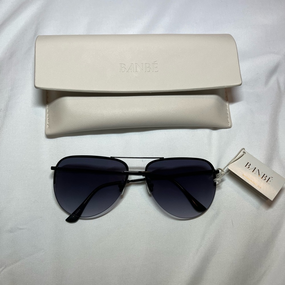 NWT Banbe Aldridge Black Sunglasses